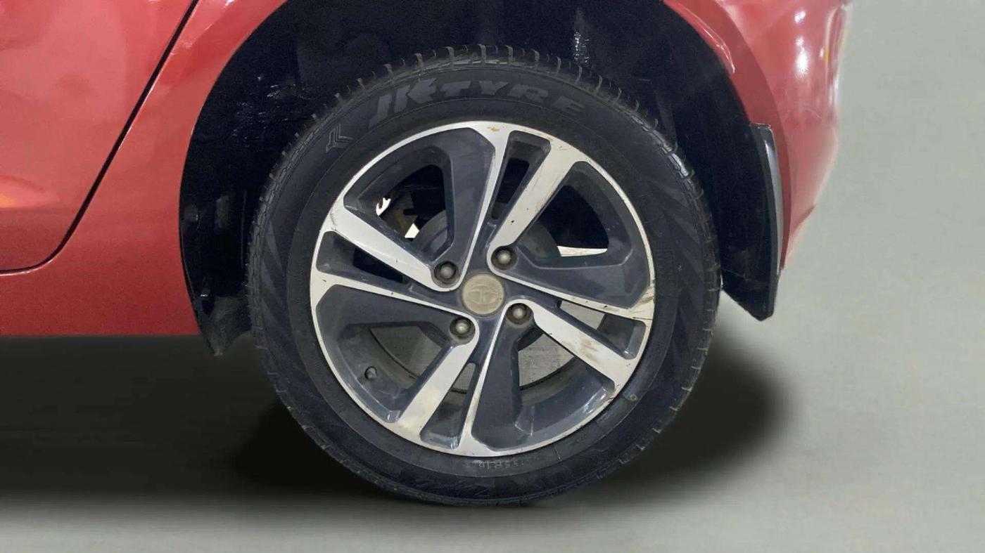 2020 Tata ALTROZ XZ PETROL, Petrol, Manual, 61,948 km, Left Rear Wheel