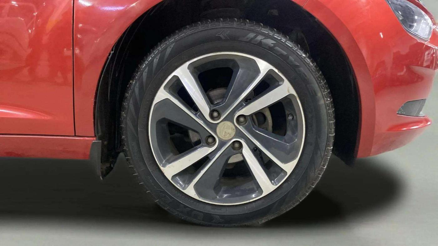 2020 Tata ALTROZ XZ PETROL, Petrol, Manual, 61,948 km, Right Front Wheel