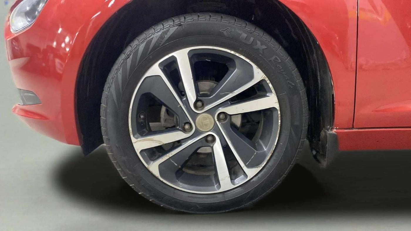 2020 Tata ALTROZ XZ PETROL, Petrol, Manual, 61,948 km, Left Front Wheel