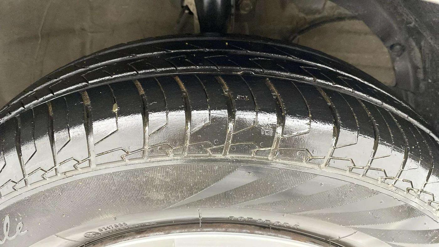 2021 Maruti Swift VXI, Petrol, Manual, 50,511 km, Right Front Tyre Tread