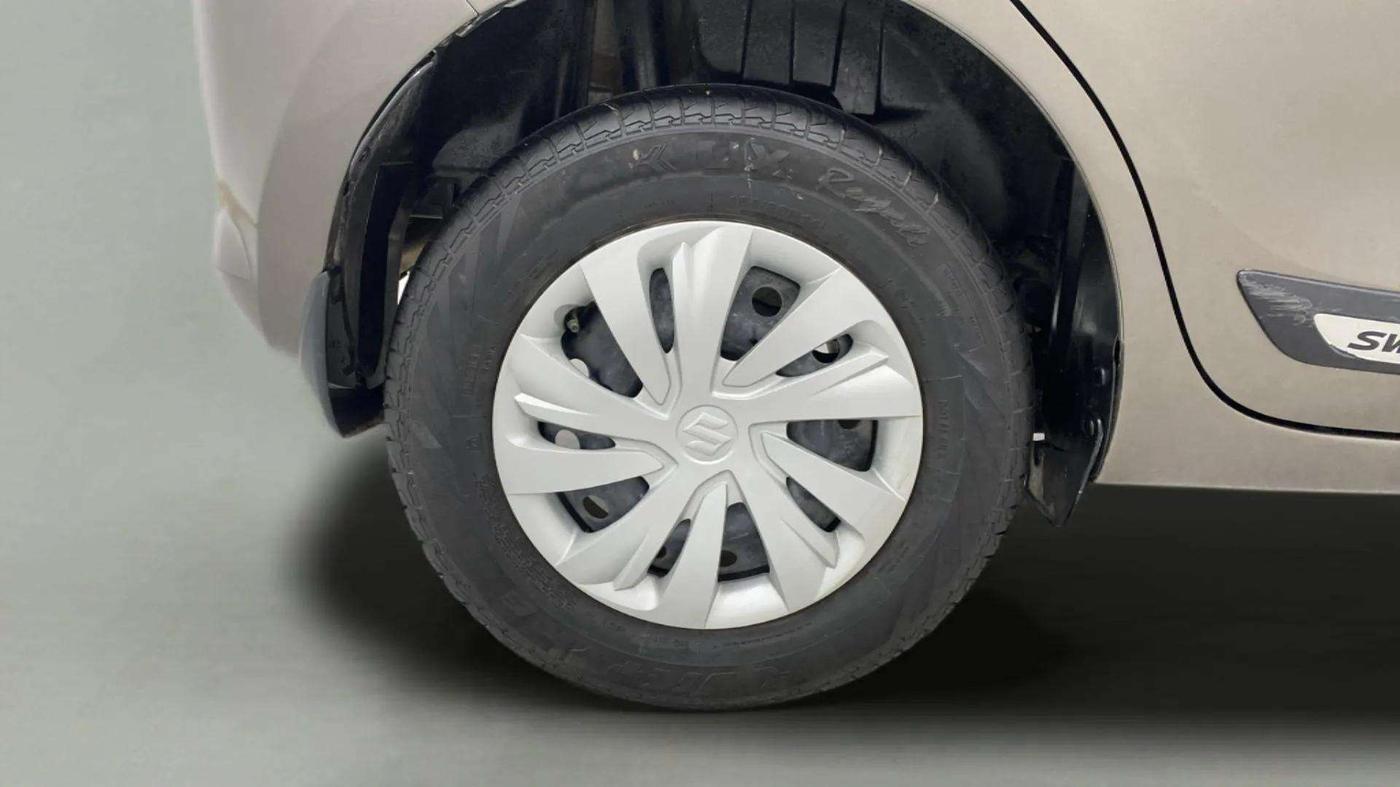 2021 Maruti Swift VXI, Petrol, Manual, 50,511 km, Right Rear Wheel
