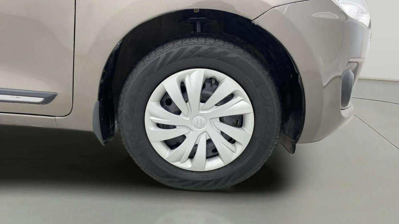 2021 Maruti Swift VXI, Petrol, Manual, 50,511 km, Right Front Wheel