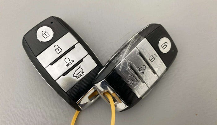 2021 KIA SONET HTK PLUS 1.0 DCT, Petrol, Automatic, 27,037 km, Key Close Up
