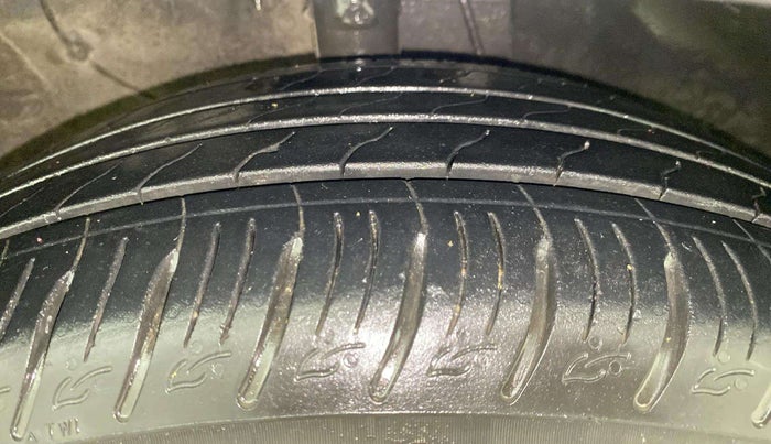 2021 KIA SONET HTK PLUS 1.0 DCT, Petrol, Automatic, 27,037 km, Right Front Tyre Tread
