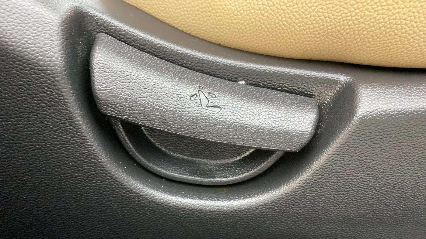2019 Hyundai Grand i10 MAGNA 1.2 KAPPA VTVT, Petrol, Manual, 29,377 km, Driver Side Adjustment Panel