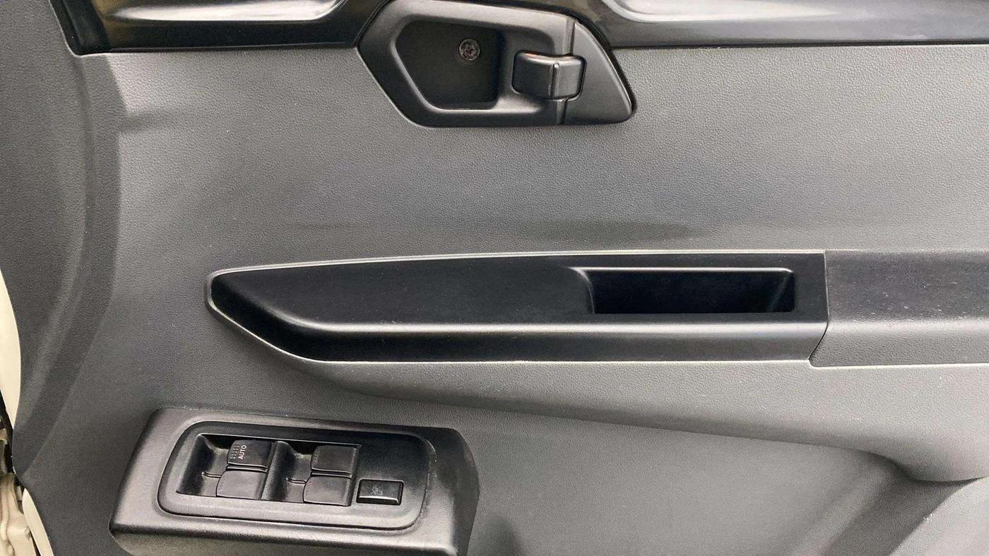 2018 Mahindra Kuv100 K2 TRIP CNG, CNG, Manual, 62,306 km, Driver Side Door Panels Control