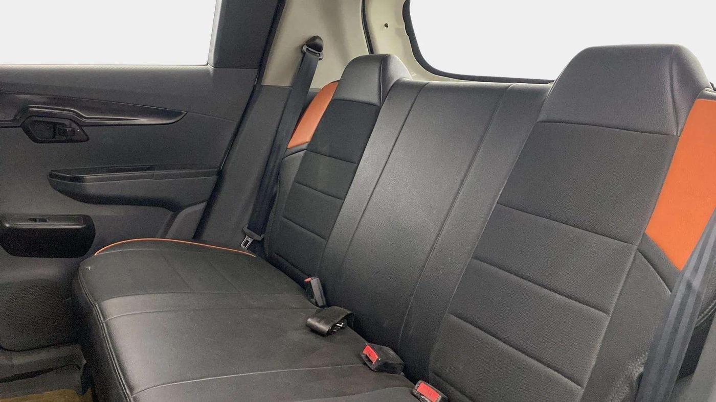 2018 Mahindra Kuv100 K2 TRIP CNG, CNG, Manual, 62,306 km, Right Side Rear Door Cabin