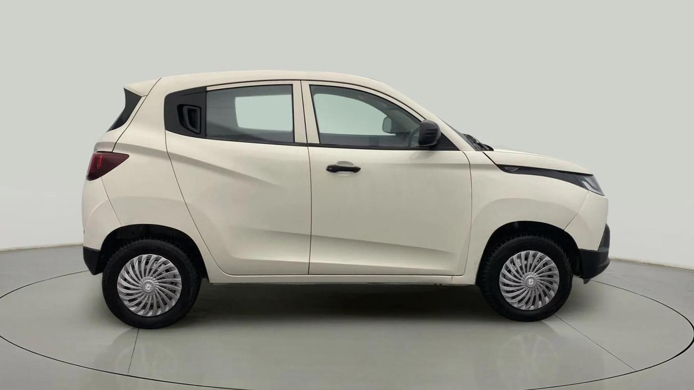 2018 Mahindra Kuv100 K2 TRIP CNG, CNG, Manual, 62,306 km, Right Side View