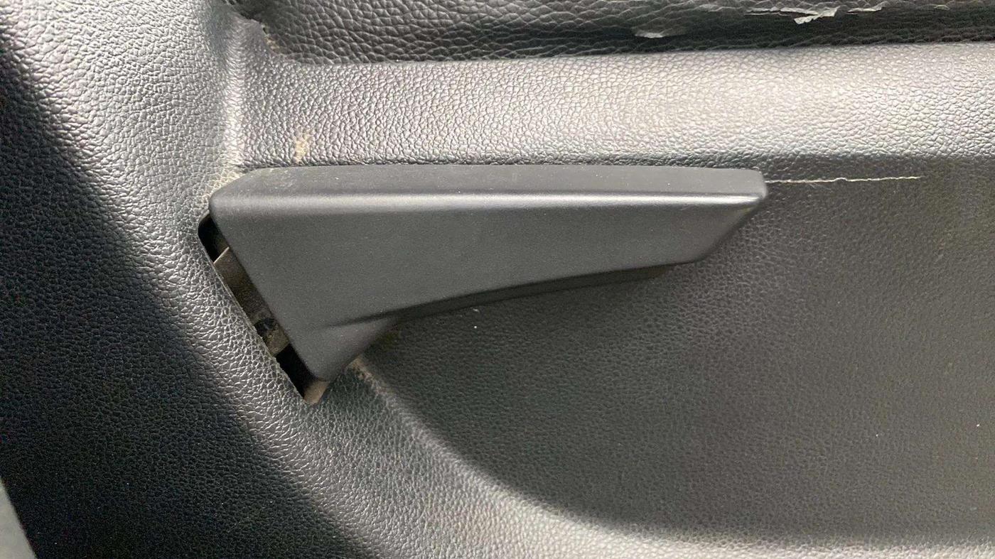 2018 Mahindra Kuv100 K2 TRIP CNG, CNG, Manual, 62,306 km, Driver Side Adjustment Panel