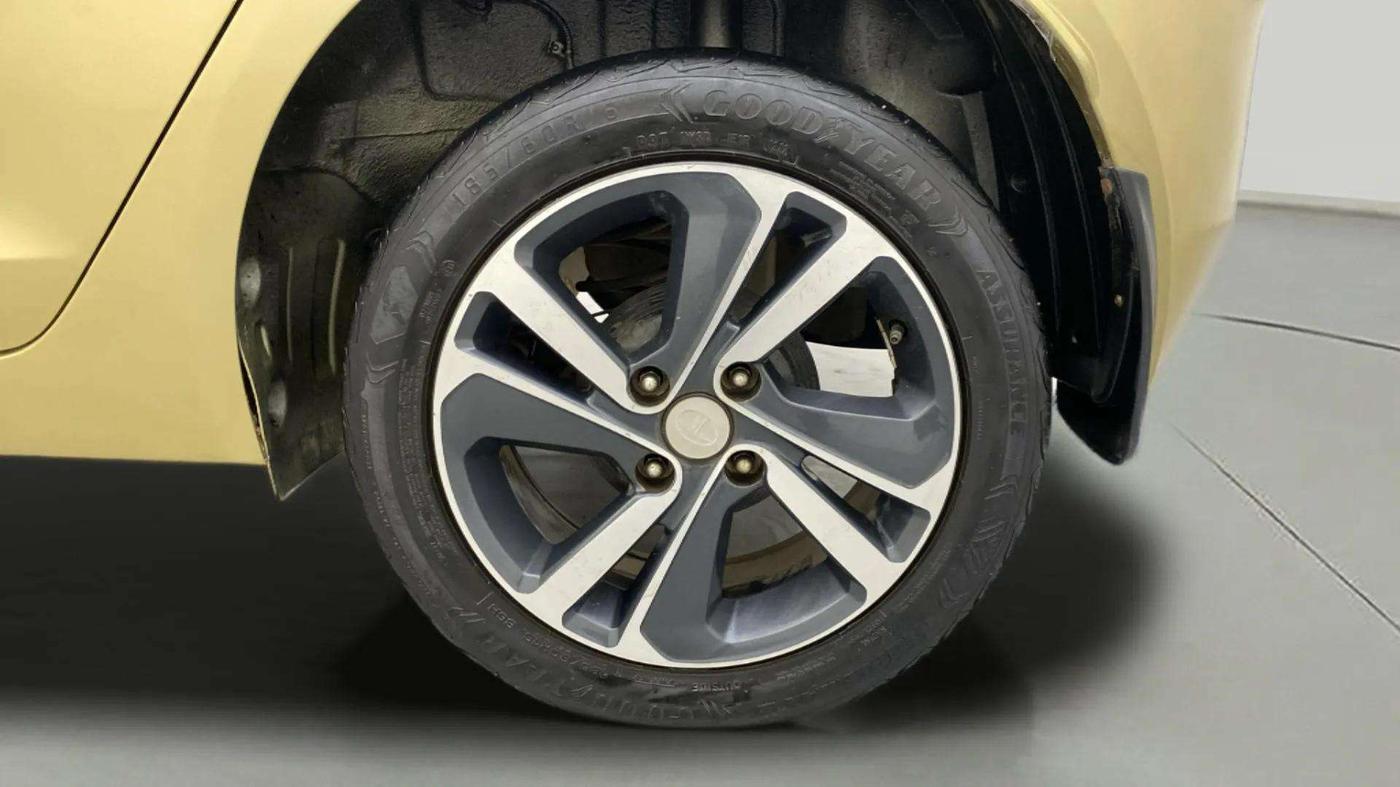 2022 Tata ALTROZ XZ PLUS DIESEL, Diesel, Manual, 58,610 km, Left Rear Wheel