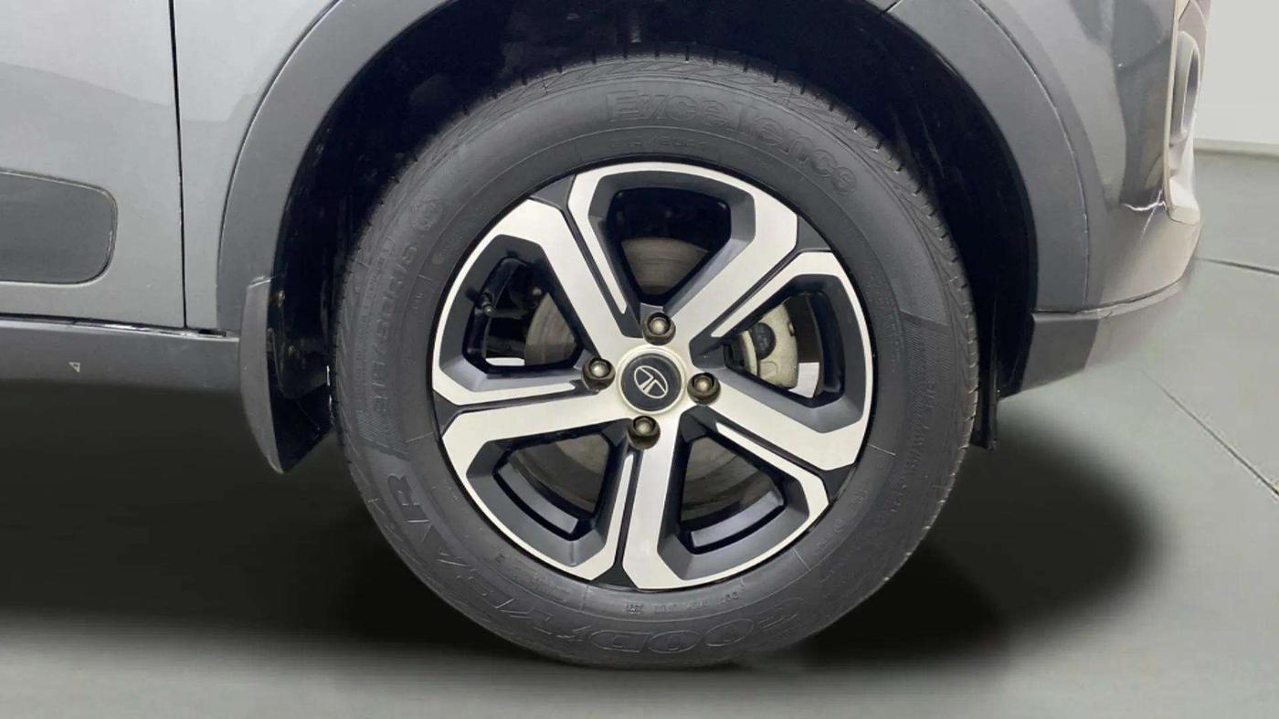 2021 Tata NEXON XZA PLUS PETROL, Petrol, Automatic, 34,100 km, Right Front Wheel