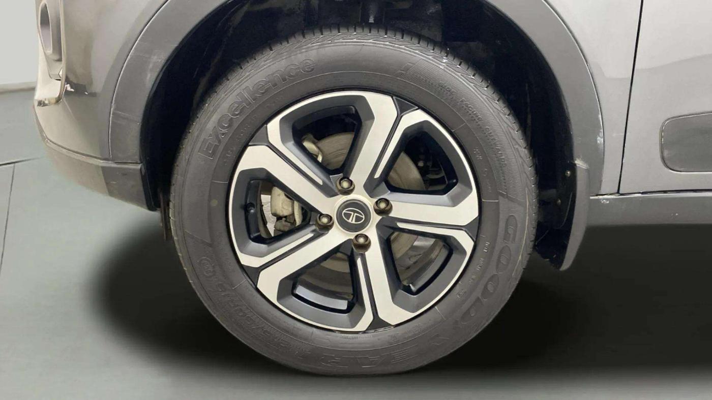 2021 Tata NEXON XZA PLUS PETROL, Petrol, Automatic, 34,100 km, Left Front Wheel