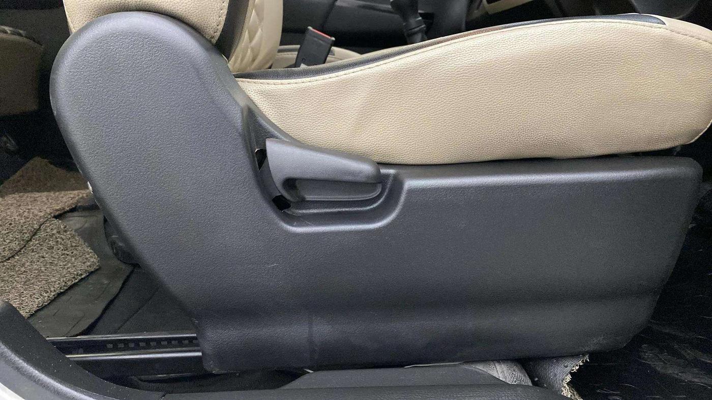 2017 Maruti Wagon R 1.0 VXI, Petrol, Manual, 66,715 km, Driver Side Adjustment Panel