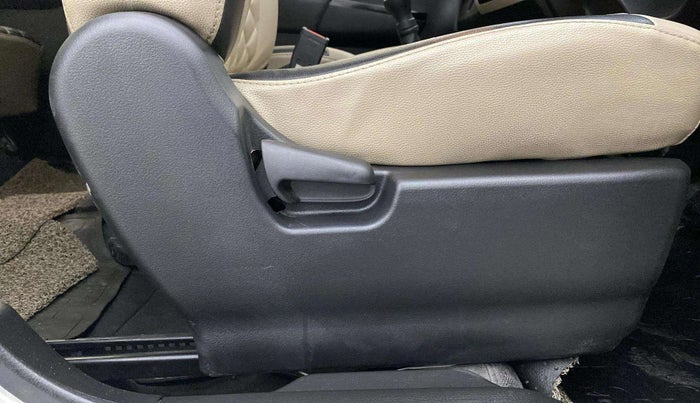 2017 Maruti Wagon R 1.0 VXI, Petrol, Manual, 66,715 km, Driver Side Adjustment Panel