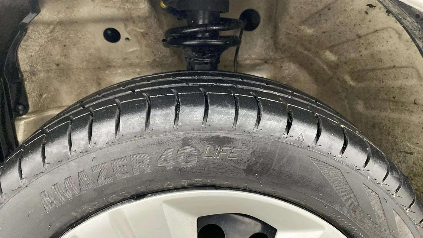 2017 Maruti Wagon R 1.0 VXI, Petrol, Manual, 66,715 km, Left Front Tyre Tread