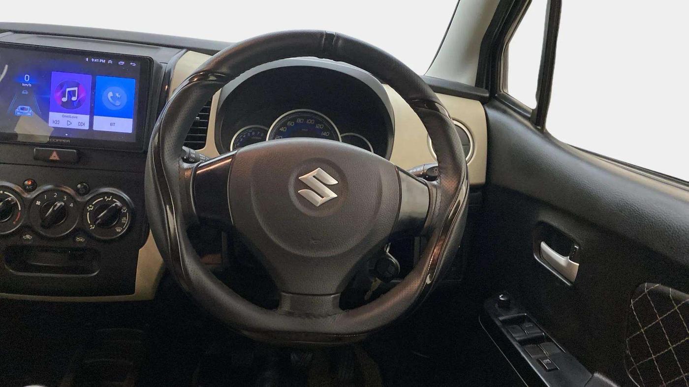 2017 Maruti Wagon R 1.0 VXI, Petrol, Manual, 66,715 km, Steering Wheel Close Up