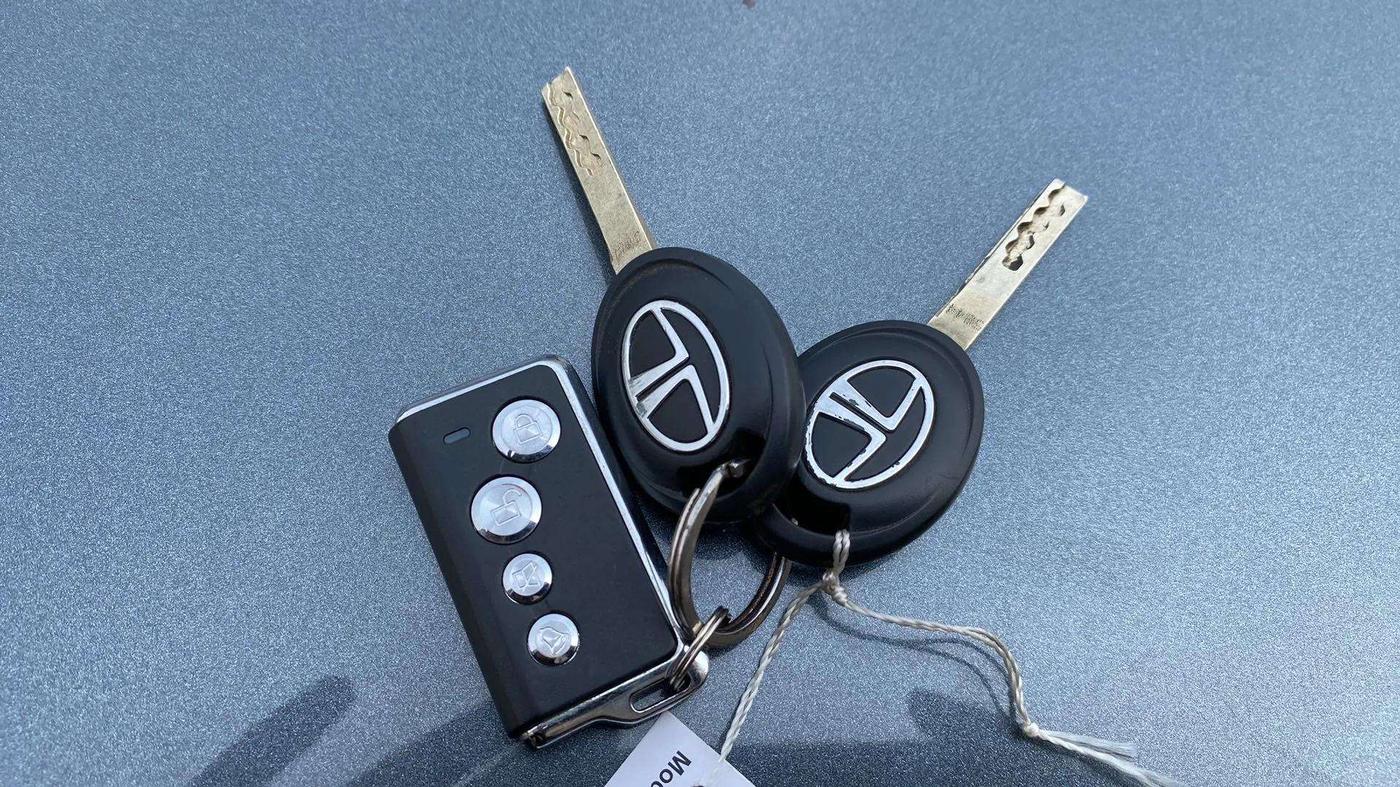 2023 Tata PUNCH PURE MT, Petrol, Manual, 6,749 km, Key Close Up