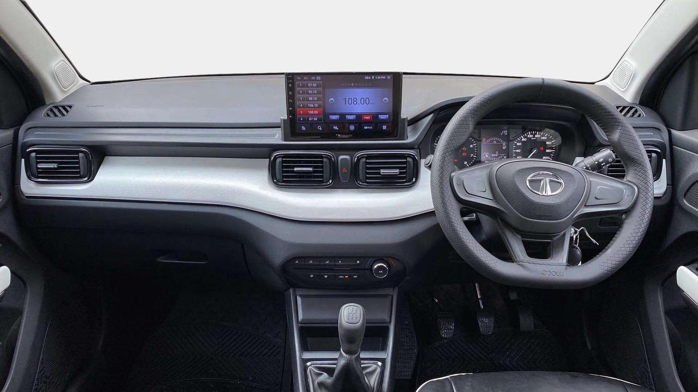 2023 Tata PUNCH PURE MT, Petrol, Manual, 6,749 km, Dashboard