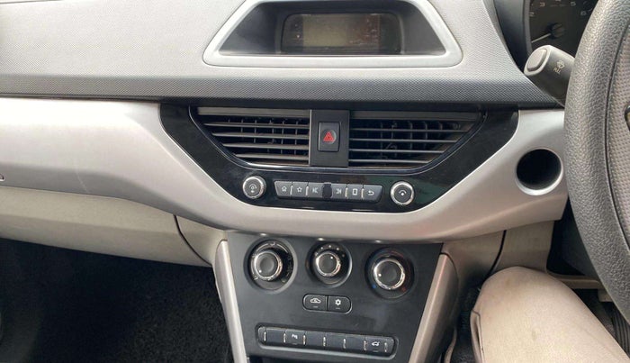 2018 Tata NEXON XM DIESEL, Diesel, Manual, 74,253 km, AC Unit - Front vent has minor damage