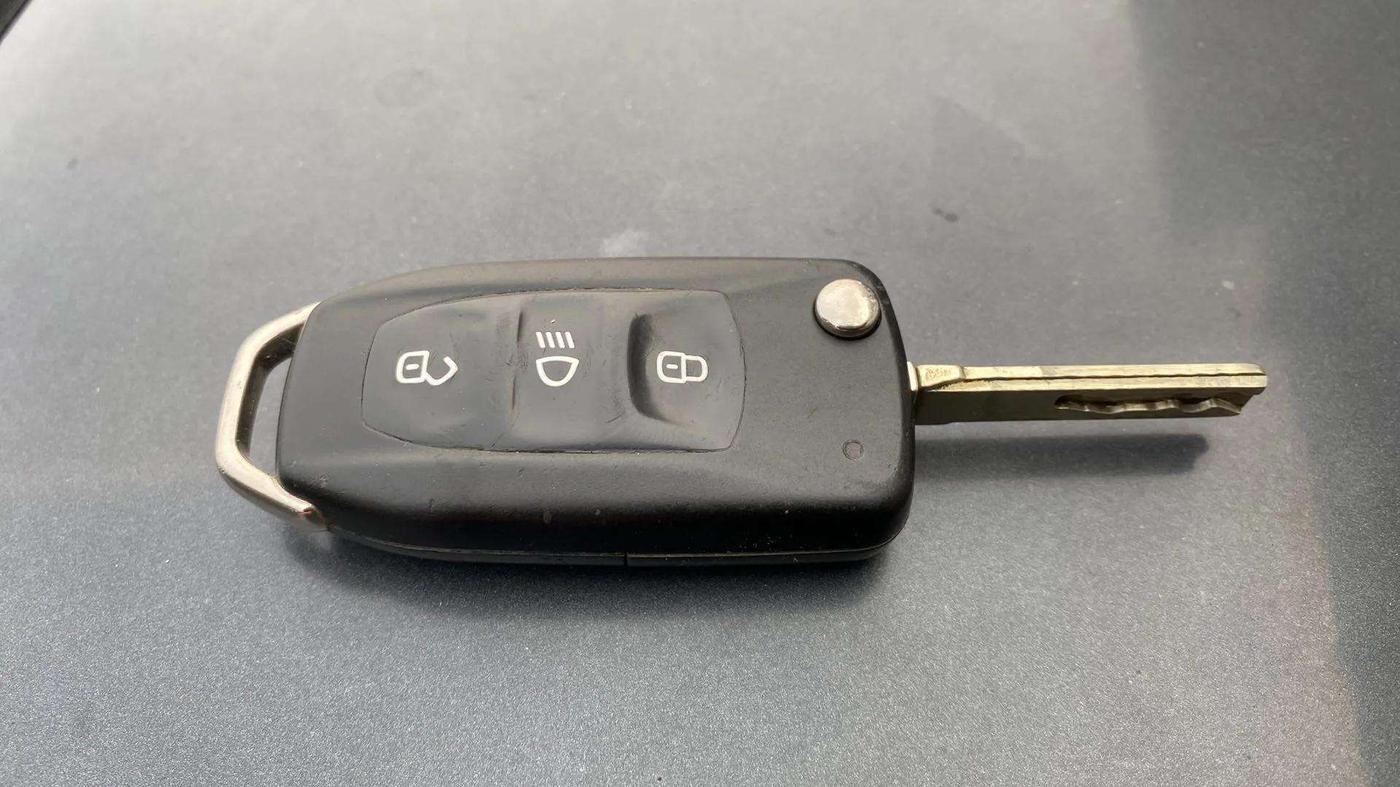 2018 Tata NEXON XM DIESEL, Diesel, Manual, 74,276 km, Key Close Up