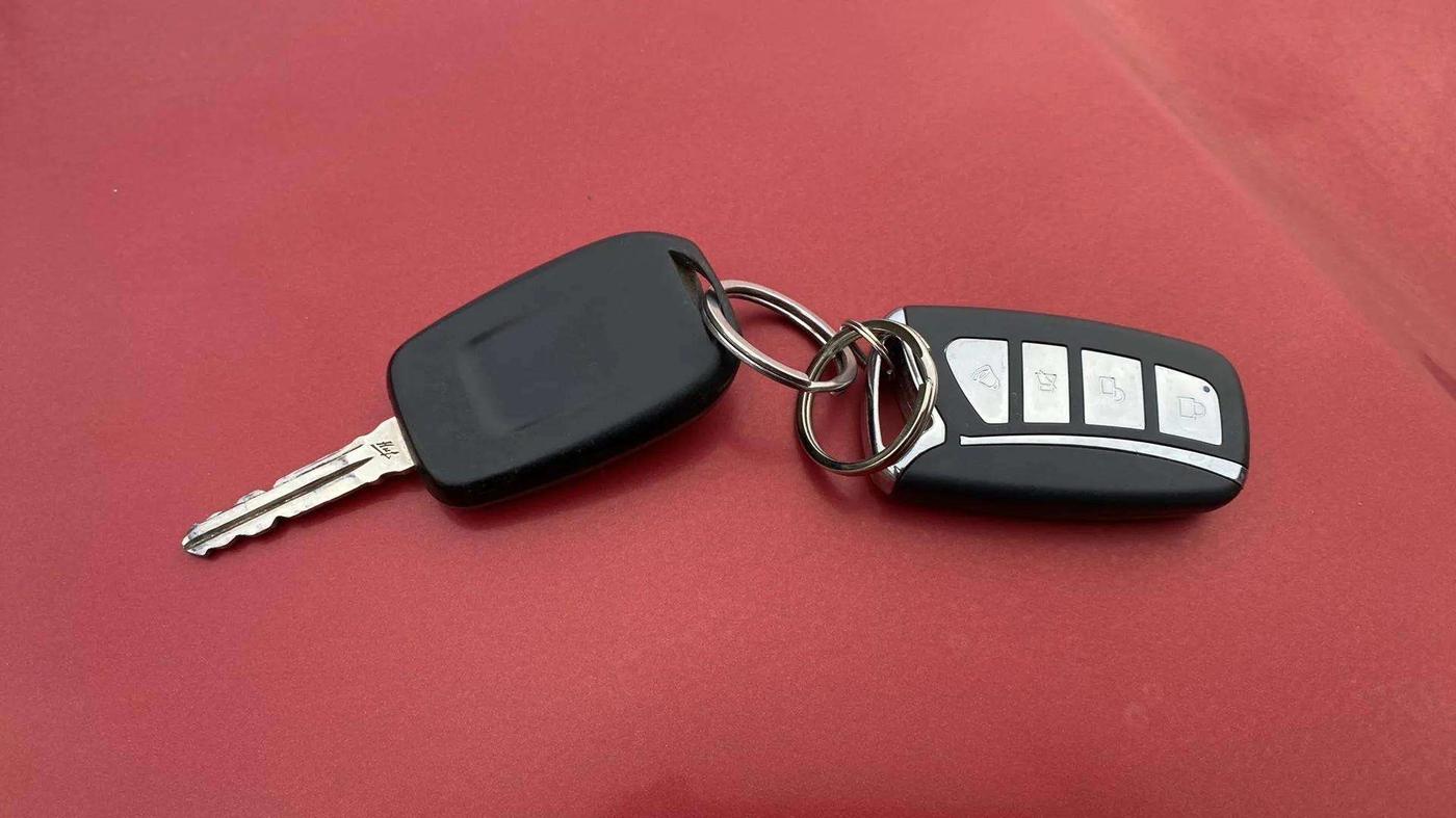 2020 Renault TRIBER RXE MT, Petrol, Manual, 48,739 km, Key Close Up