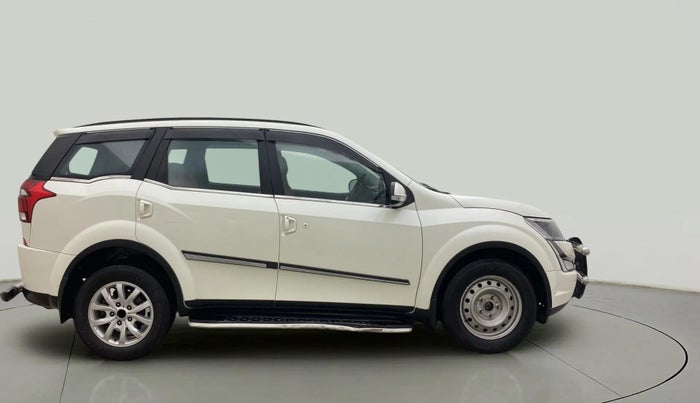 2020 Mahindra XUV500 W9, Diesel, Manual, 95,990 km, Right Side View