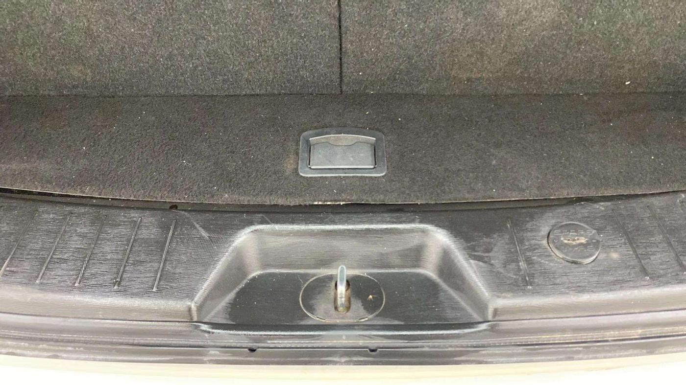 2020 Mahindra XUV500 W9, Diesel, Manual, 95,990 km, Boot Inside