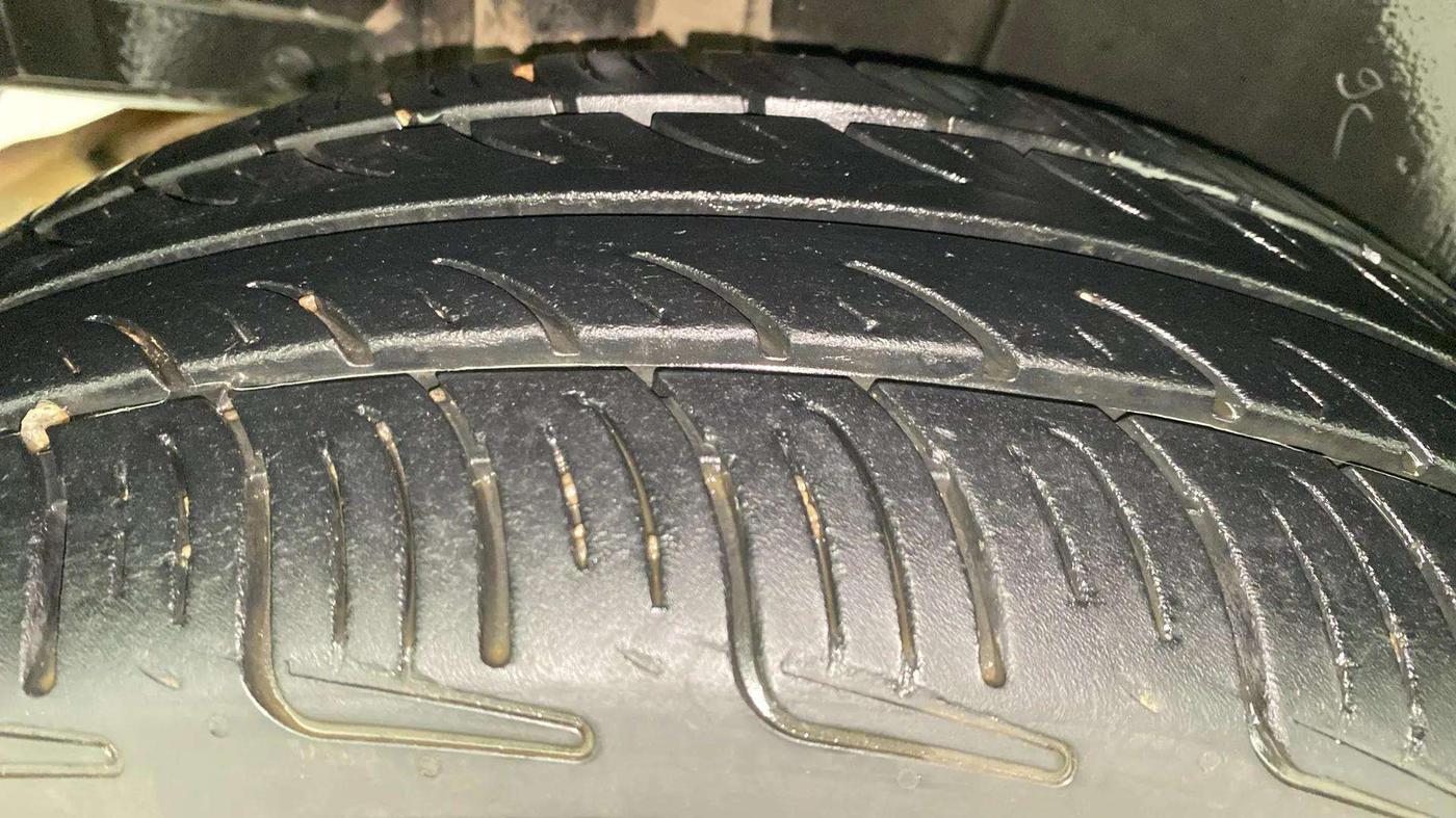 2014 Maruti Swift ZXI, Petrol, Manual, 92,216 km, Right Rear Tyre Tread