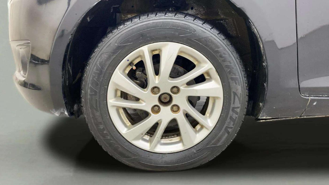 2014 Maruti Swift ZXI, Petrol, Manual, 92,216 km, Left Front Wheel