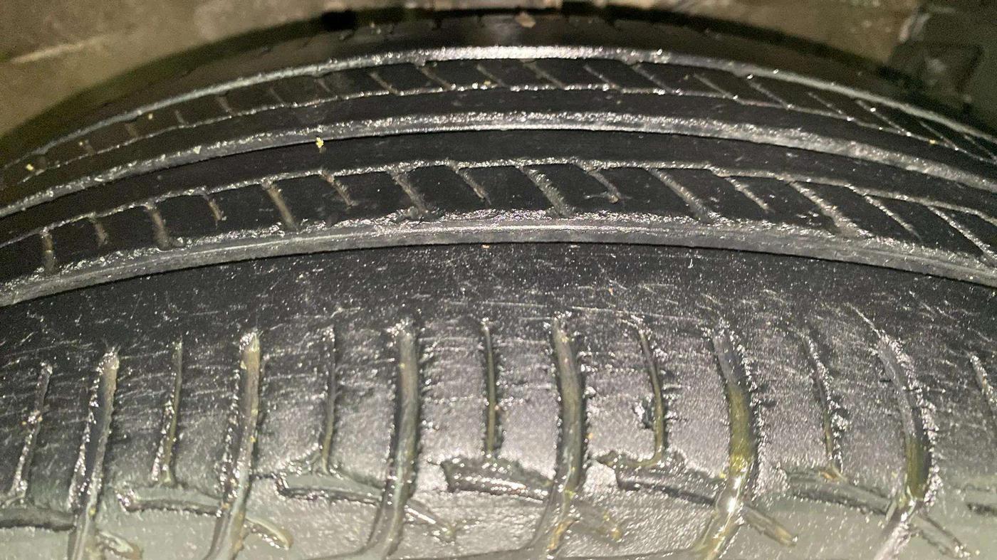 2014 Maruti Swift ZXI, Petrol, Manual, 92,216 km, Right Front Tyre Tread
