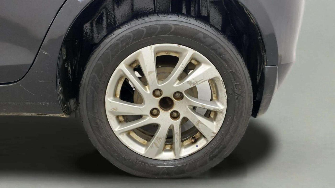 2014 Maruti Swift ZXI, Petrol, Manual, 92,216 km, Left Rear Wheel