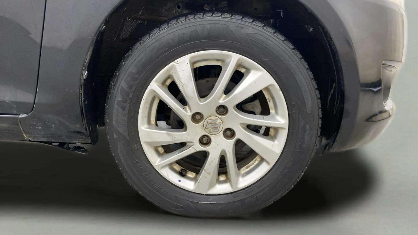 2014 Maruti Swift ZXI, Petrol, Manual, 92,216 km, Right Front Wheel