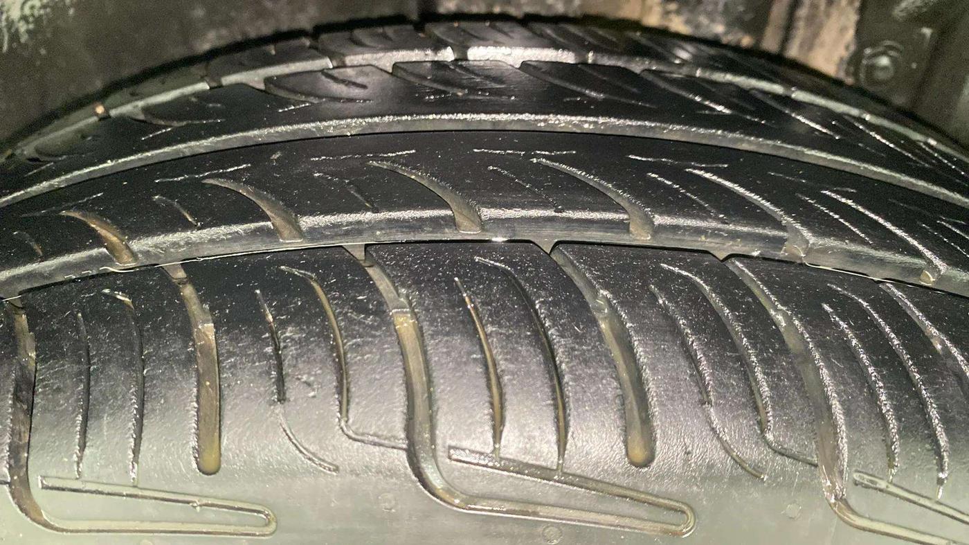 2014 Maruti Swift ZXI, Petrol, Manual, 92,216 km, Left Rear Tyre Tread