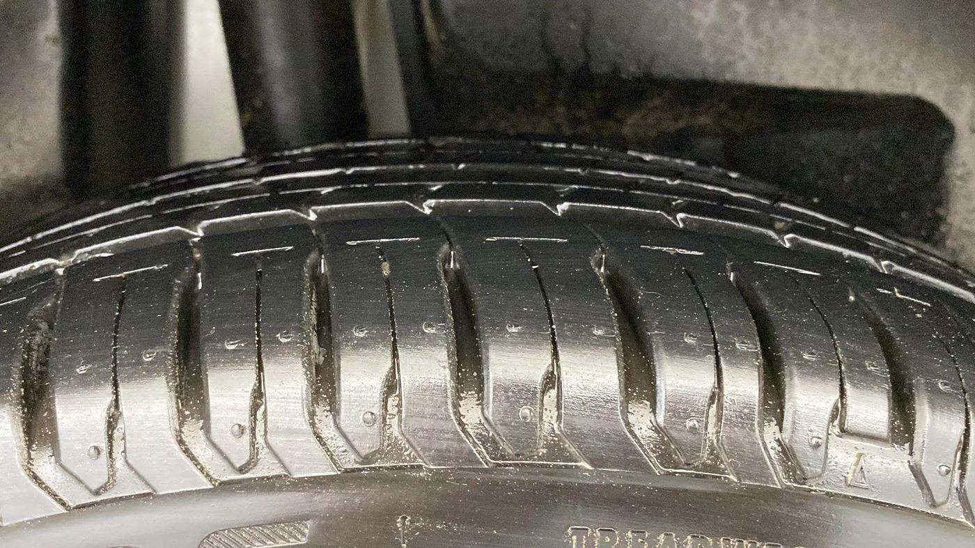 2024 Maruti Swift ZXi, Petrol, Manual, 3,817 km, Right Rear Tyre Tread