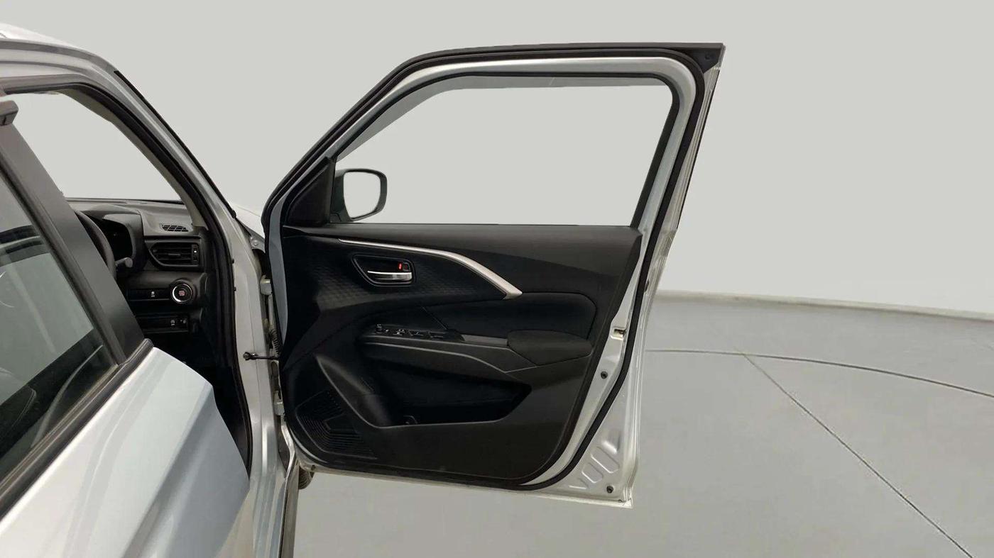 2024 Maruti Swift ZXi, Petrol, Manual, 3,817 km, RHS Front Door