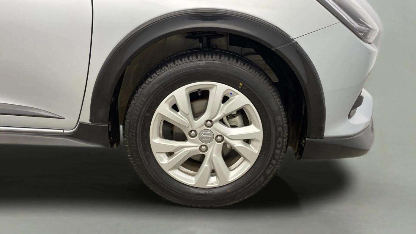 2024 Maruti Swift ZXi, Petrol, Manual, 3,817 km, Right Front Wheel