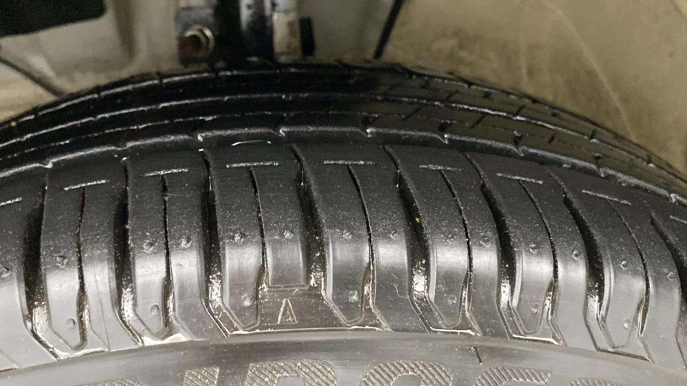 2024 Maruti Swift ZXi, Petrol, Manual, 3,817 km, Left Front Tyre Tread