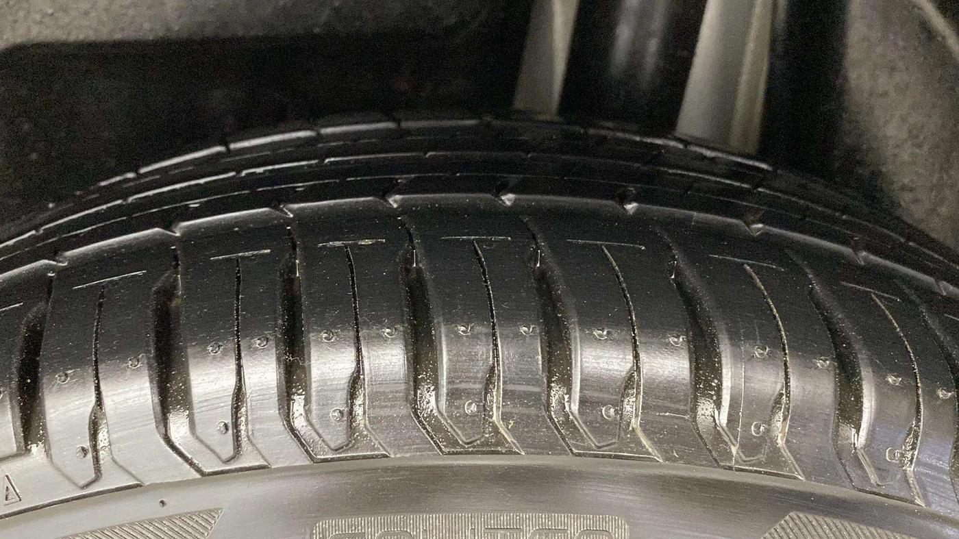 2024 Maruti Swift ZXi, Petrol, Manual, 3,817 km, Left Rear Tyre Tread