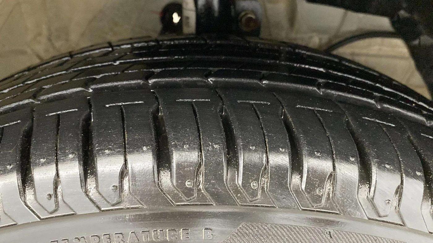 2024 Maruti Swift ZXi, Petrol, Manual, 3,817 km, Right Front Tyre Tread