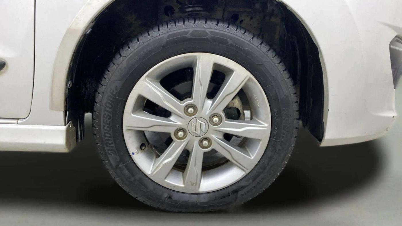 2013 Maruti Wagon R Stingray VXI, Petrol, Manual, 52,281 km, Right Front Wheel