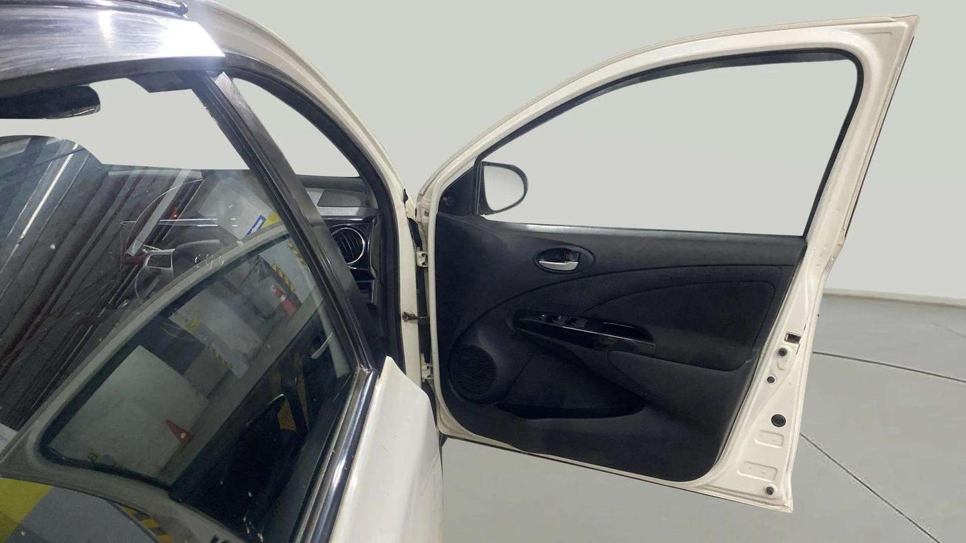 2014 Toyota Etios CROSS 1.5 V, Petrol, Manual, 46,538 km, RHS Front Door