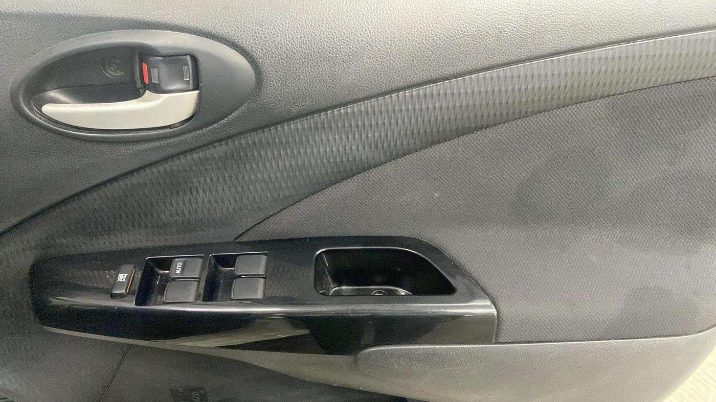 2014 Toyota Etios CROSS 1.5 V, Petrol, Manual, 46,538 km, Driver Side Door Panels Control