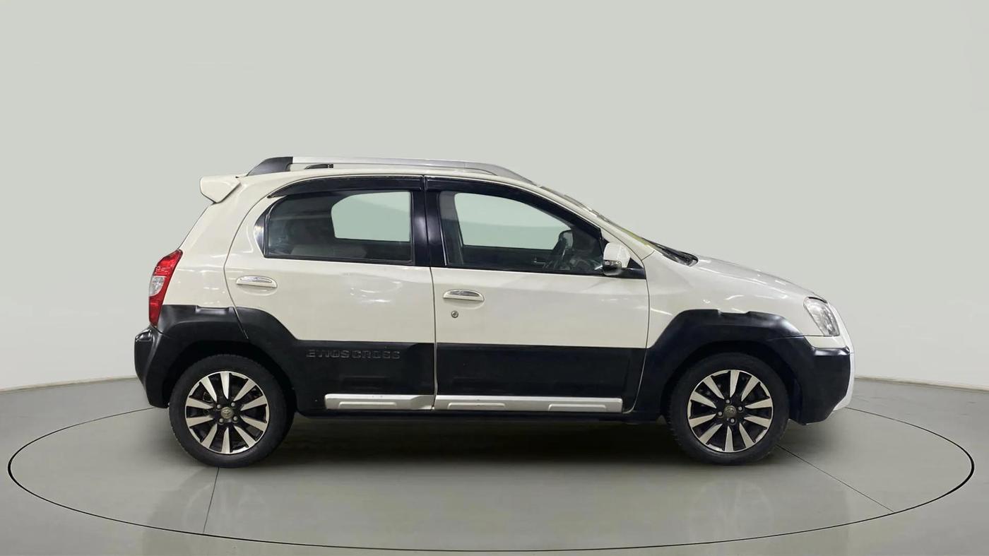 2014 Toyota Etios CROSS 1.5 V, Petrol, Manual, 46,538 km, Right Side View