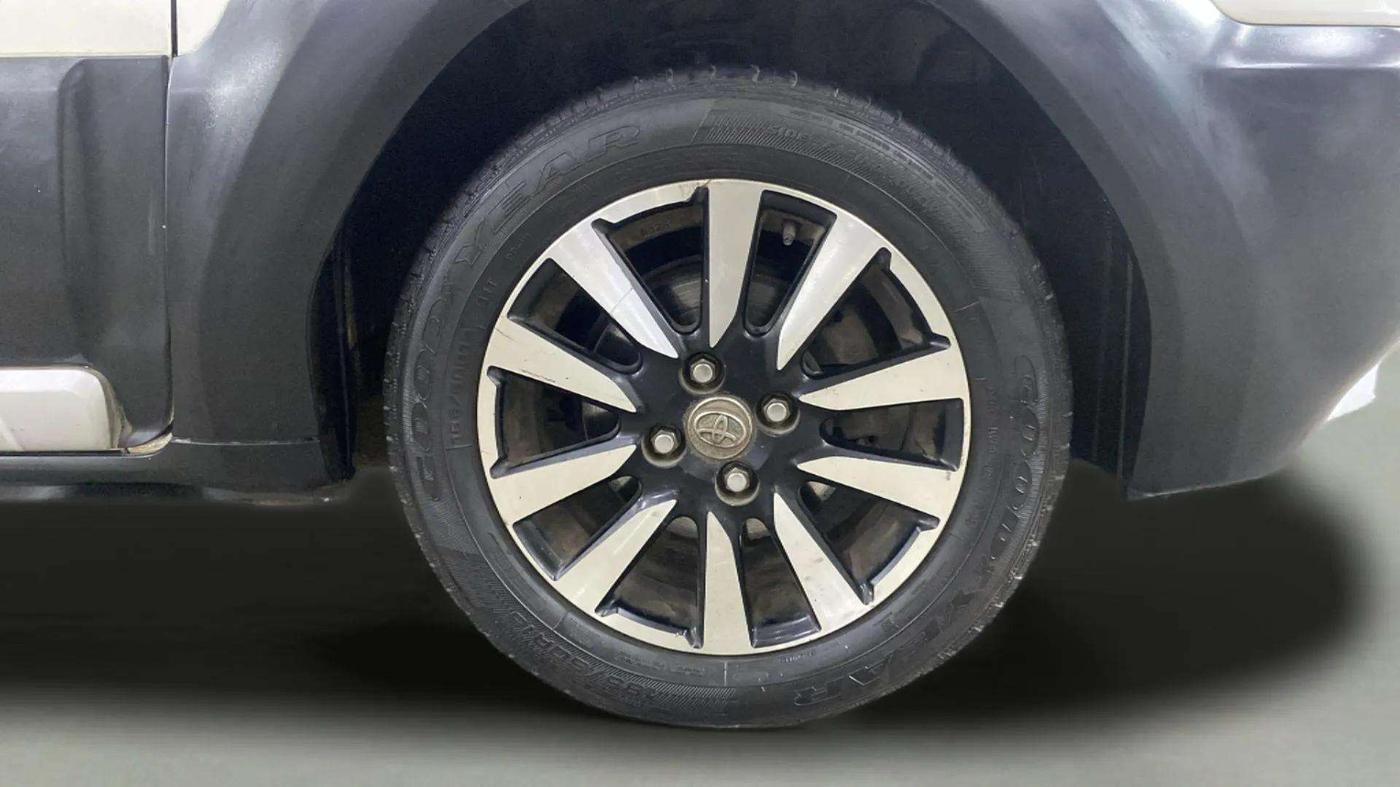 2014 Toyota Etios CROSS 1.5 V, Petrol, Manual, 46,538 km, Right Front Wheel