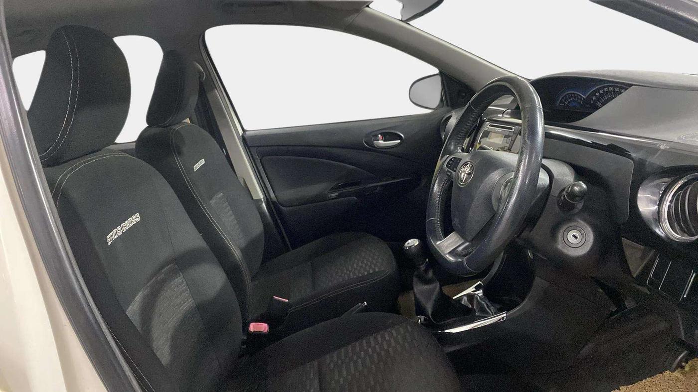 2014 Toyota Etios CROSS 1.5 V, Petrol, Manual, 46,538 km, Right Side Front Door Cabin