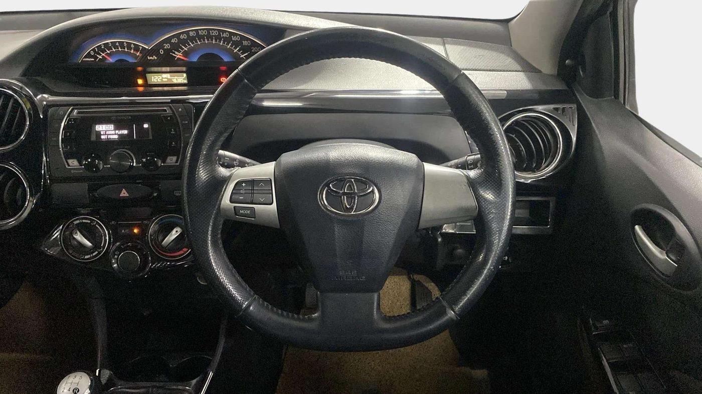 2014 Toyota Etios CROSS 1.5 V, Petrol, Manual, 46,538 km, Steering Wheel Close Up