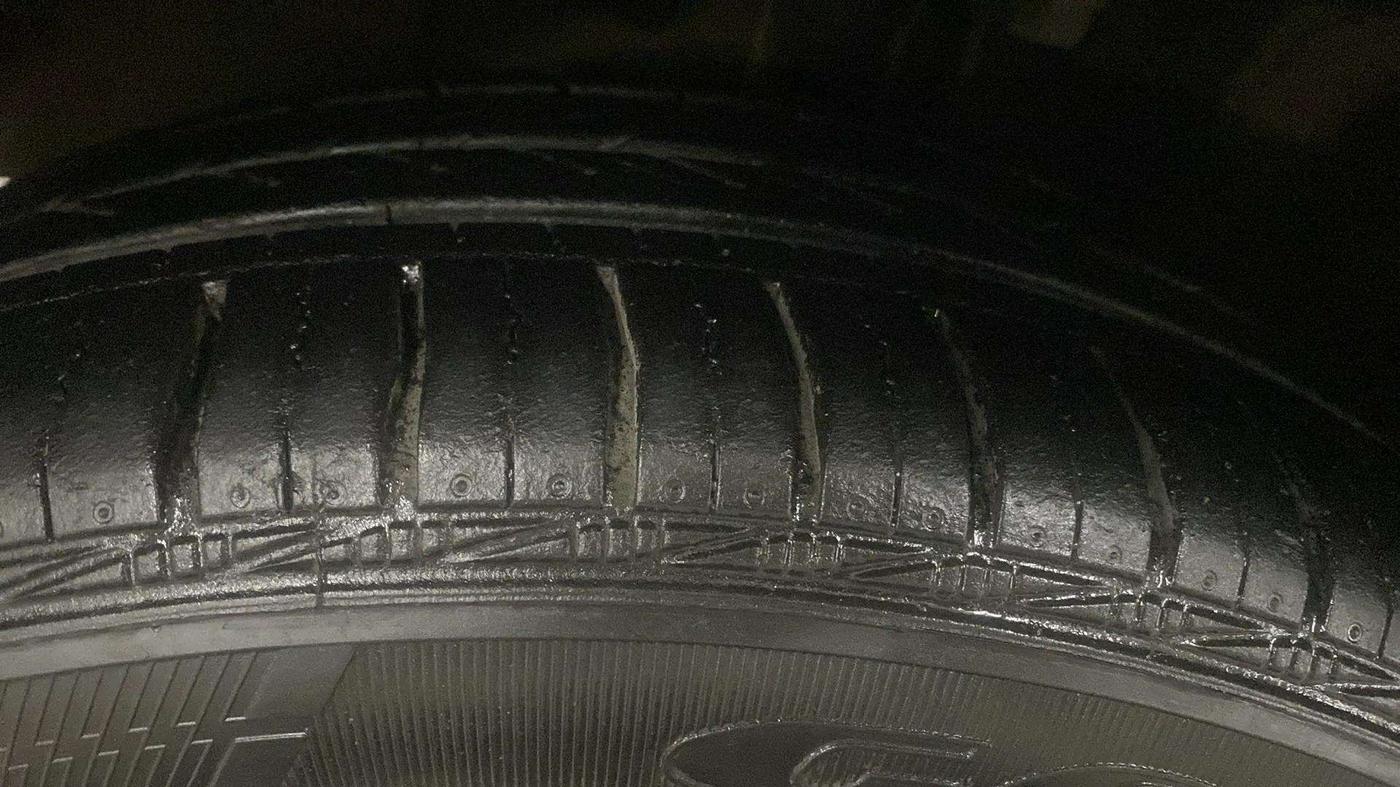 2014 Toyota Etios CROSS 1.5 V, Petrol, Manual, 46,538 km, Left Rear Tyre Tread