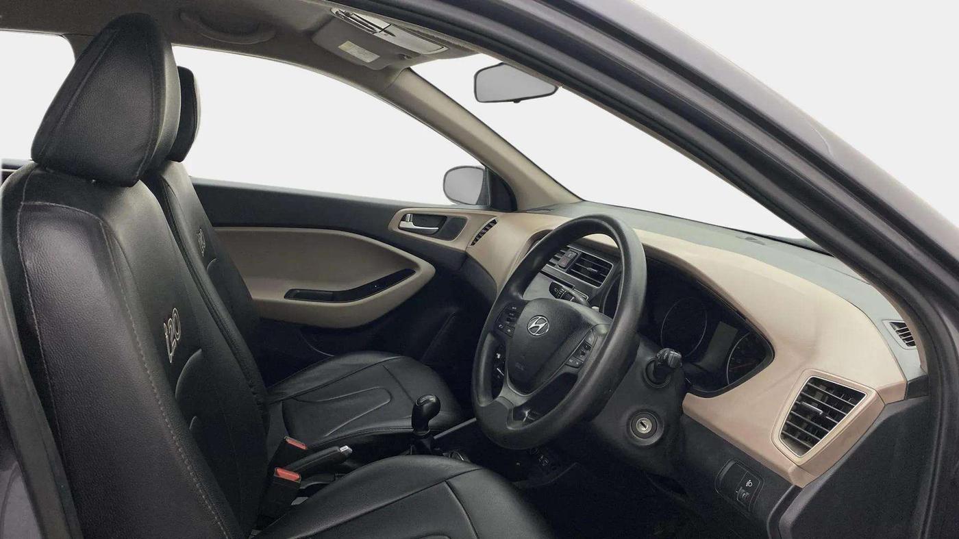 2020 Hyundai Elite i20 SPORTZ PLUS 1.2, Petrol, Manual, 61,319 km, Right Side Front Door Cabin