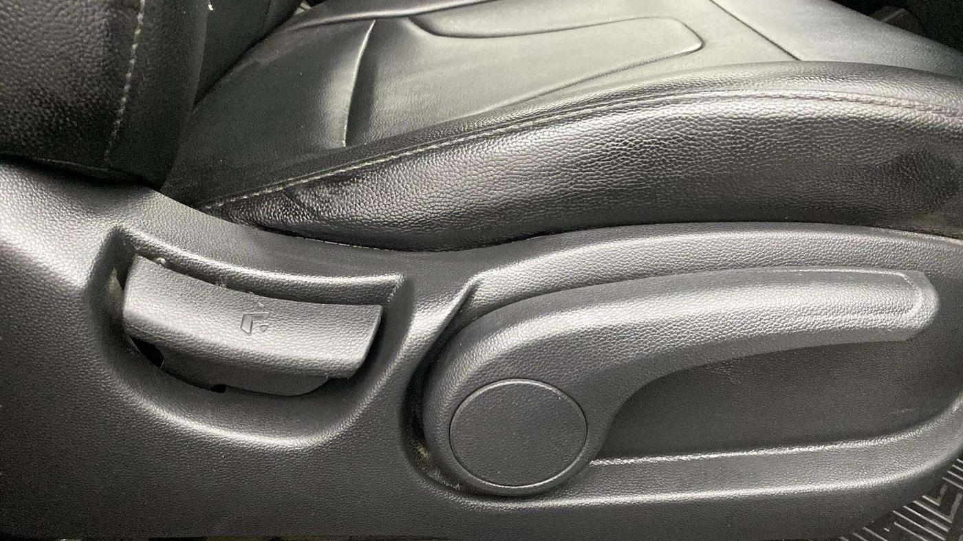 2020 Hyundai Elite i20 SPORTZ PLUS 1.2, Petrol, Manual, 61,319 km, Driver Side Adjustment Panel