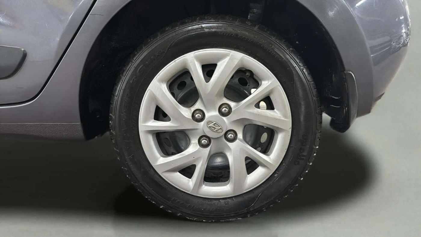 2017 Hyundai Grand i10 SPORTZ (O) 1.2 KAPPA VTVT, Petrol, Manual, 35,363 km, Left Rear Wheel